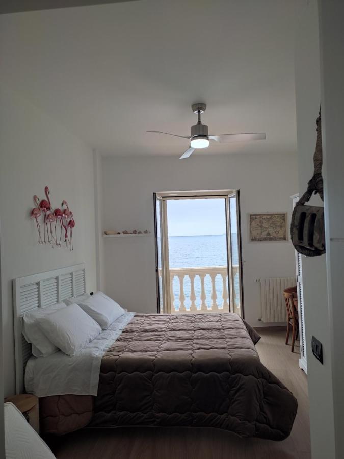 ジョヴィナッツォ Vento Di Bolina Bed & Breakfast エクステリア 写真