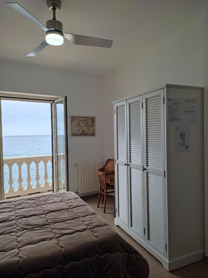 ジョヴィナッツォ Vento Di Bolina Bed & Breakfast エクステリア 写真