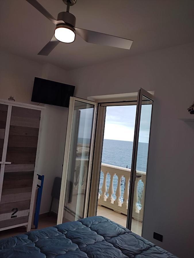 ジョヴィナッツォ Vento Di Bolina Bed & Breakfast エクステリア 写真
